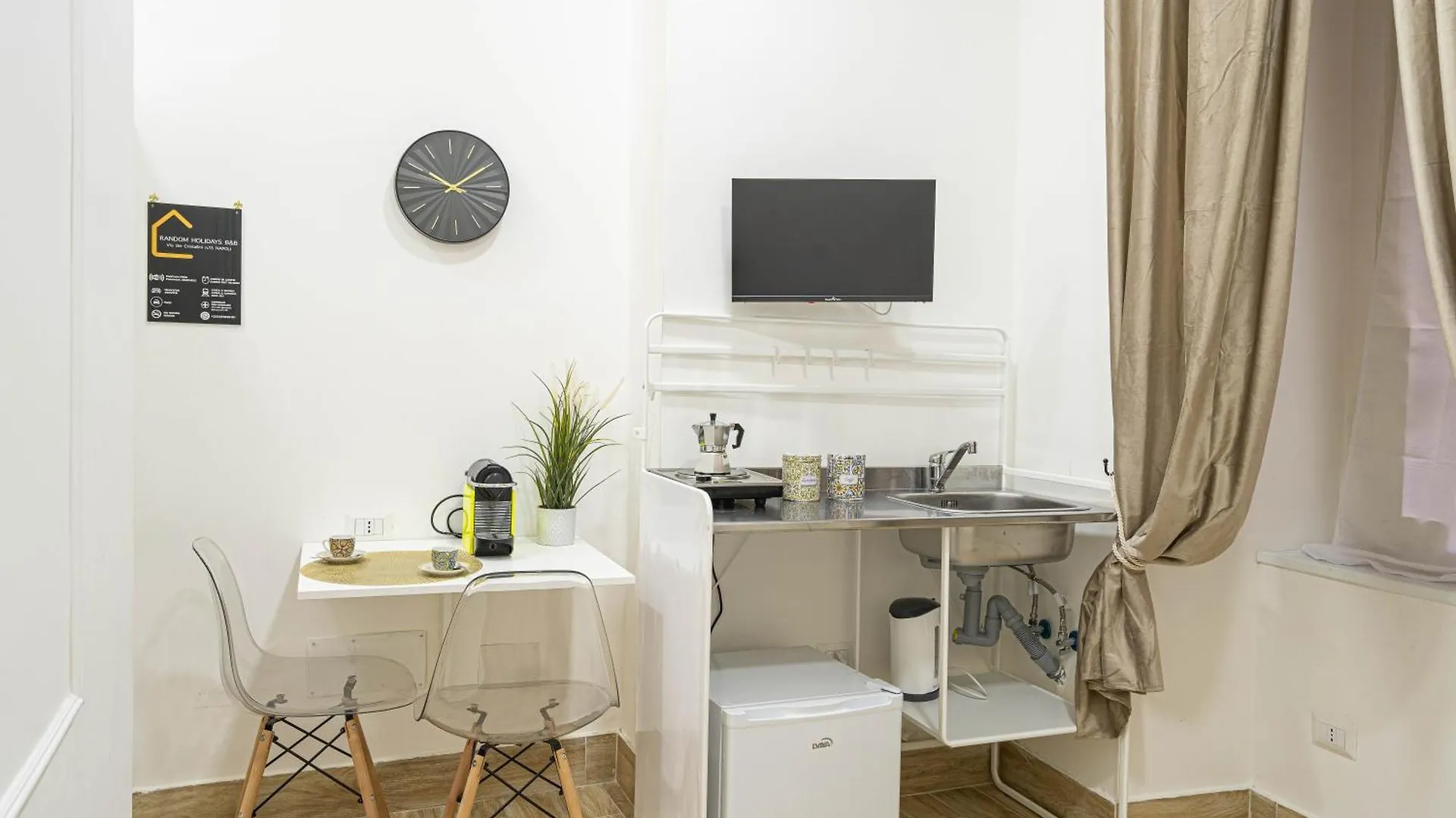 Holiday home Random Holidays Napoli Italy