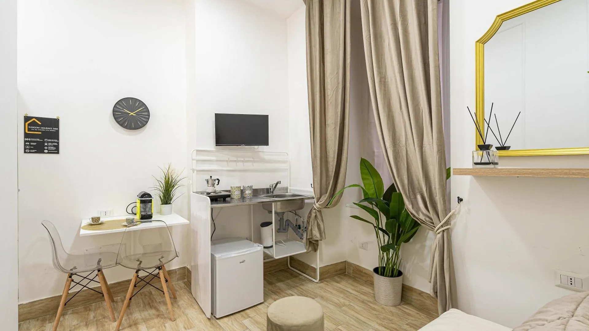 Holiday home Random Holidays Napoli Italy