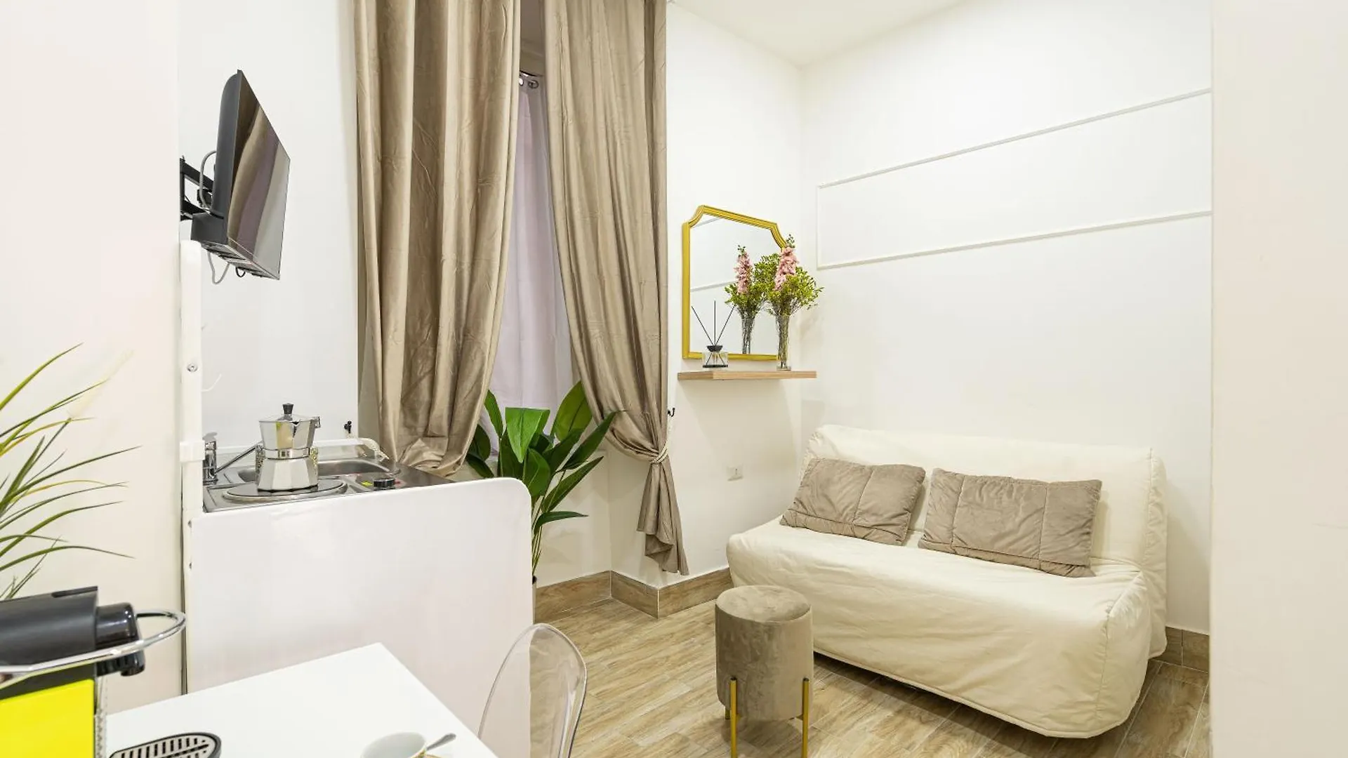 Random Holidays Napoli Holiday home Naples