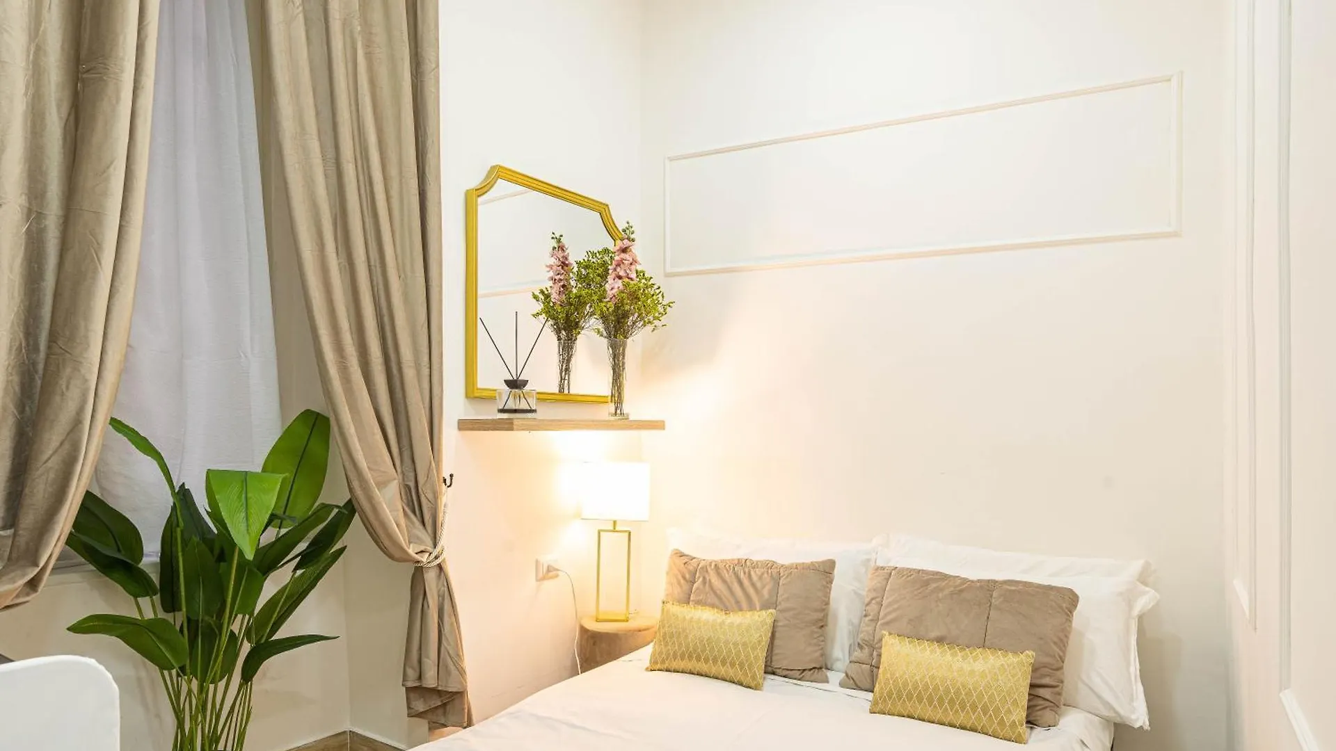 Holiday home Random Holidays Napoli Italy